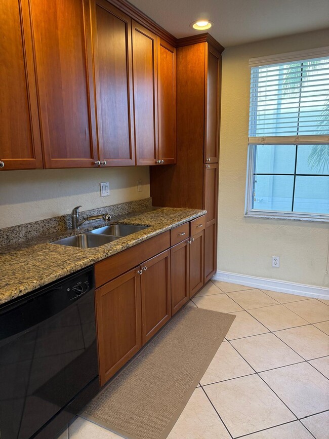 Building Photo - 603 N St