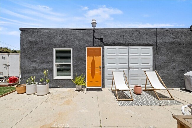 Building Photo - 1583 W 48th St