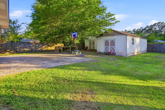 Building Photo - 607 Oakwood Ave