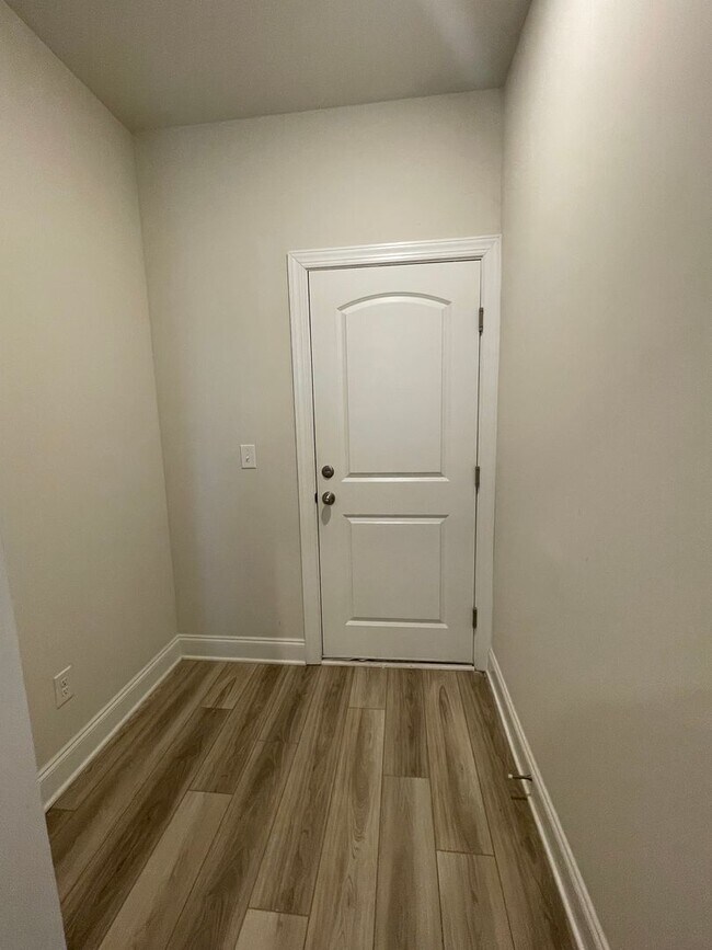 Building Photo - 1520 Henderson Pt Aly