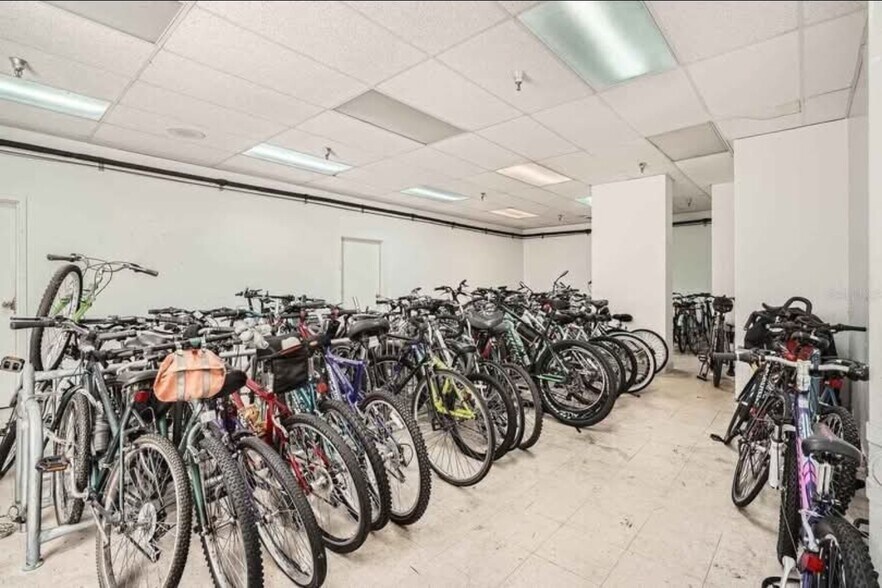 Building Photo - 2333 Feather Sound Dr