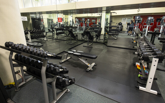 Large Workout Room - 1212 Nuuanu Ave