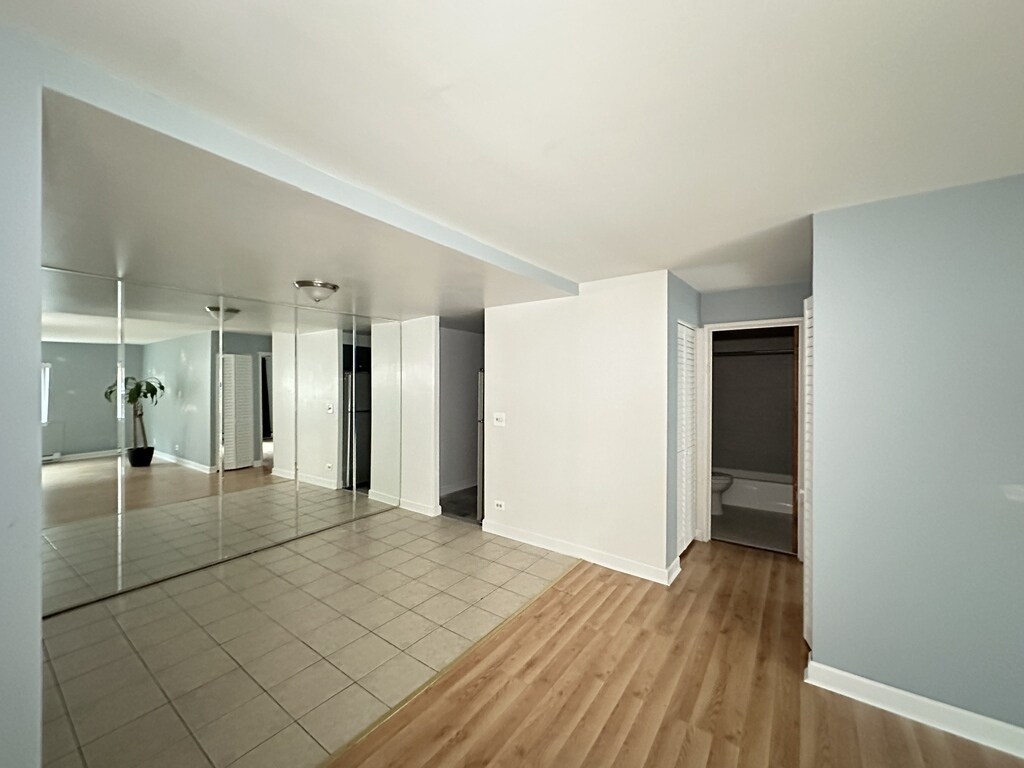 Building Photo - 3825 N Pine Grove Ave