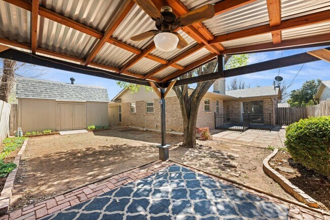 Building Photo - Updated Edmond 3BR Home – Walk to Orvis Risner Elementary – Easy OKC Commute