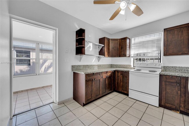 Building Photo - 319 NE 171st Ter