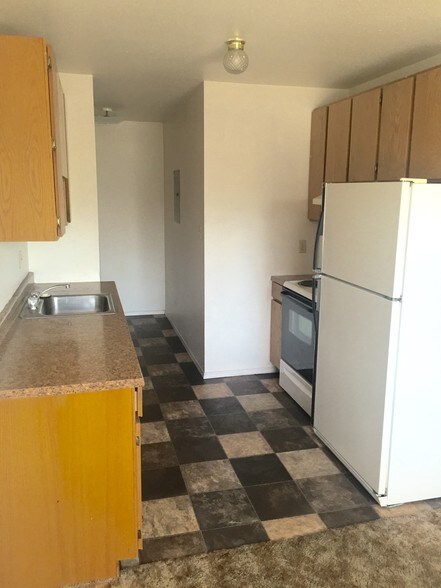 Building Photo - 344 Caswell Ave W