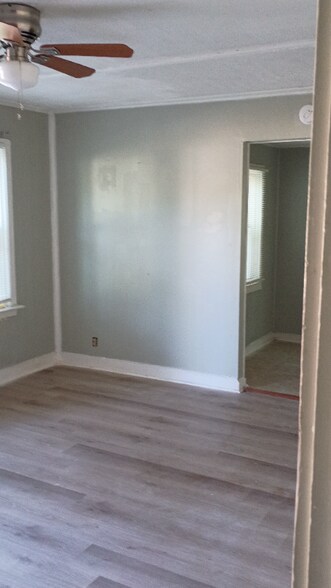 Building Photo - 3566 McKenzie Dr