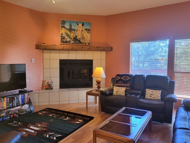 Building Photo - Fully Furnished Condo in Alto