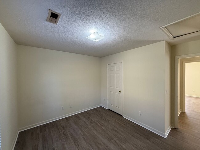 Building Photo - Two bedroom, 1 bath apartment in Graham (Park Place Apts)