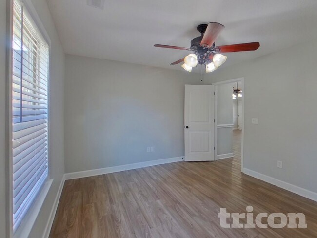 Building Photo - 580 Marchbanks Rd