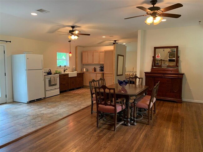 Building Photo - 1630 Crestdale Dr