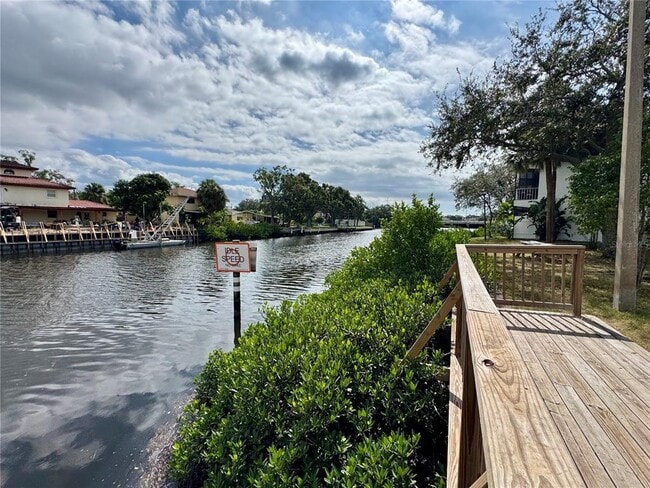 Building Photo - 9205 Tudor Dr