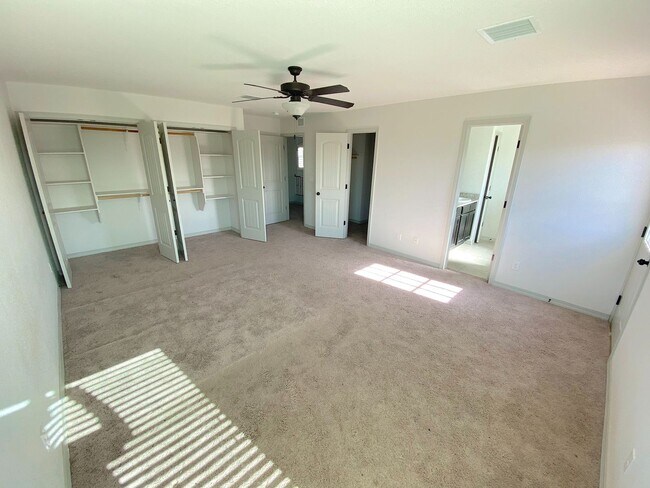Building Photo - East El Paso 4 bed Refirg A/C