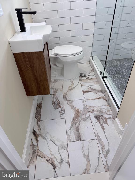 Building Photo - 216 S Henry St