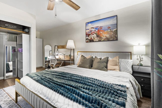 Building Photo - 5551 Churchward St