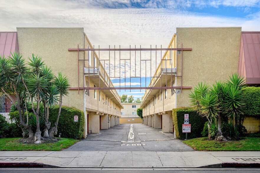 Building Photo - 5435 Yarmouth Ave