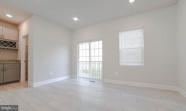 Building Photo - 23861 Myrtle Glen Way