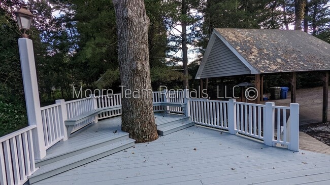 Building Photo - 2 Bed Cape Cod + Large Hobby Room