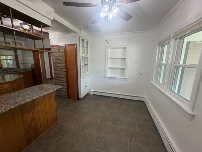 Building Photo - 549 Forest Rd