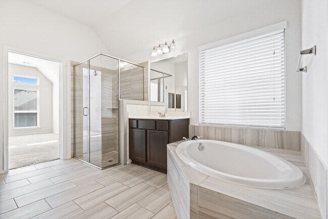 Building Photo - 4 Bedroom/3 Bath Kallinson Ranch Subdivision