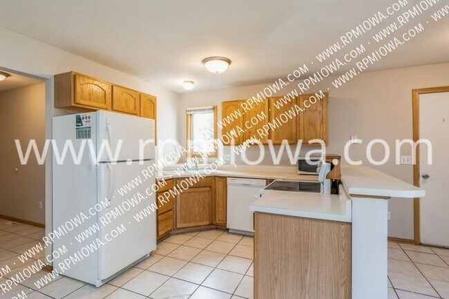 Building Photo - 141 Christie Ln