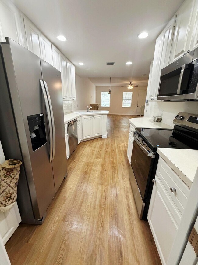 Building Photo - 2868 W Community Dr