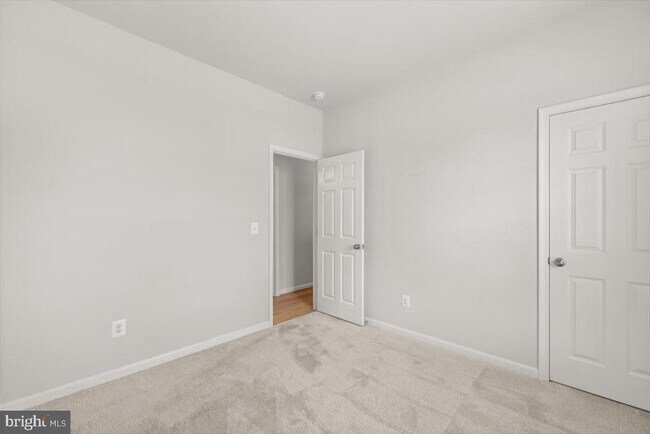 Building Photo - 106 Heyford Dr