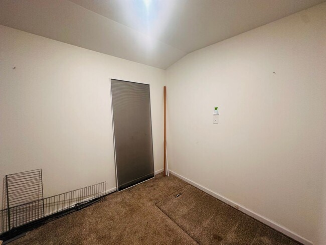 Building Photo - Historic Charm Meets Modern Comfort in Shelby Park