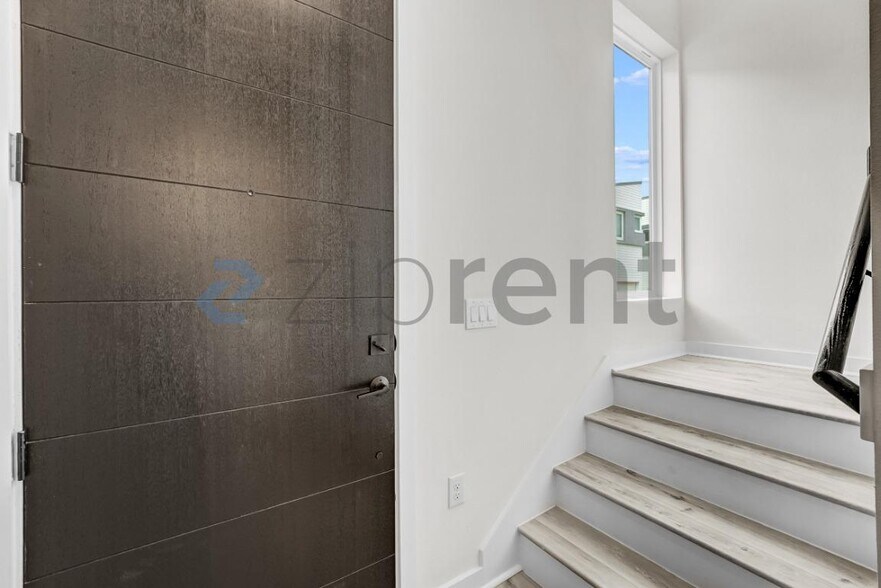 Building Photo - Unit 9102