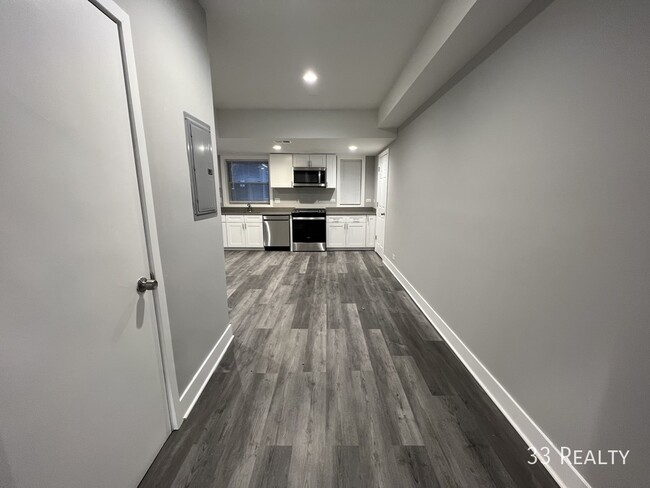 Building Photo - GROUND LEVEL 3 Bed 2.5 Bath / Oak Park / L...