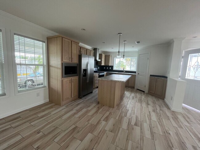 Building Photo - 282 Giraffe Dr