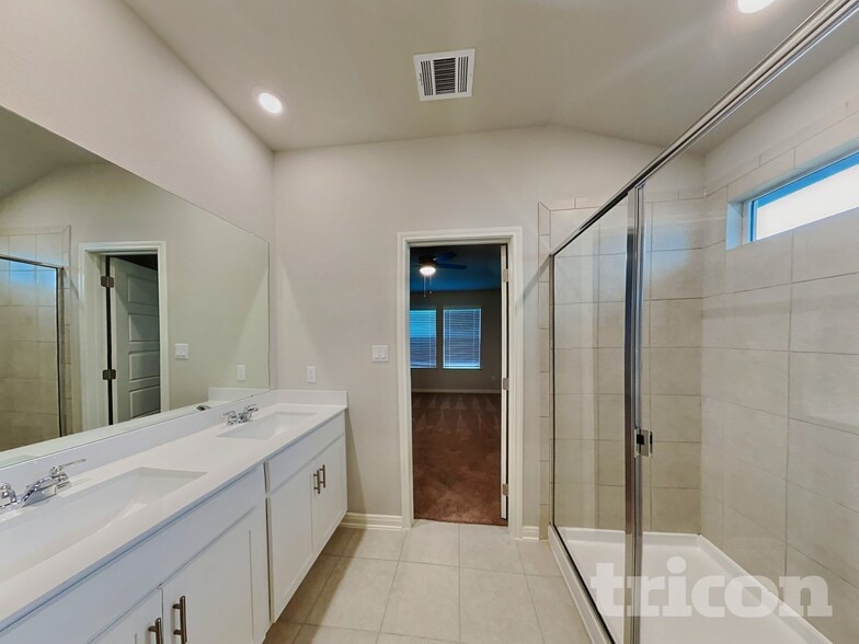 Building Photo - 13618 Paxton Blvd