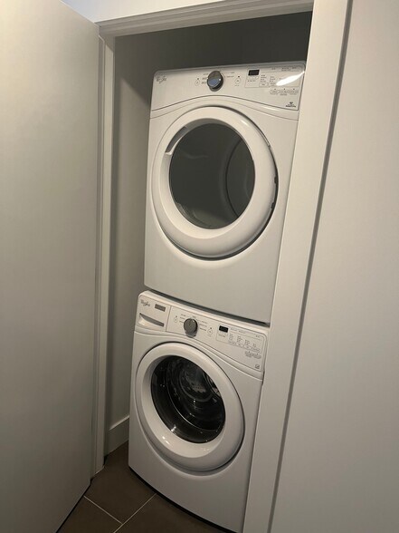 Building Photo - 337 NE 34th St