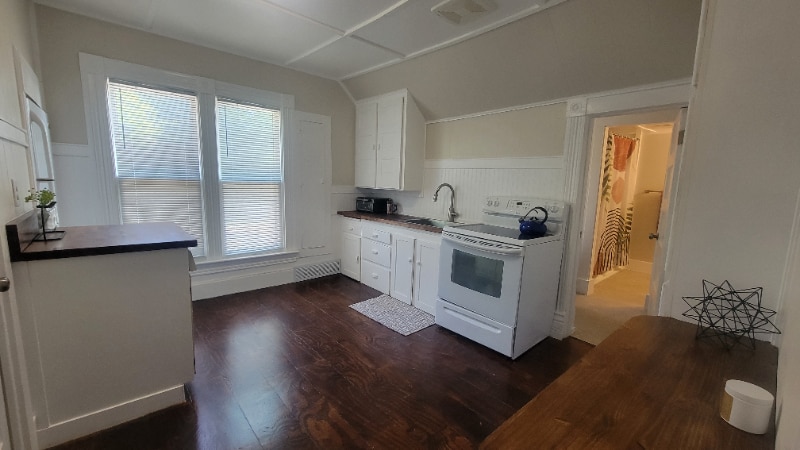 Building Photo - 4825 Calvert St