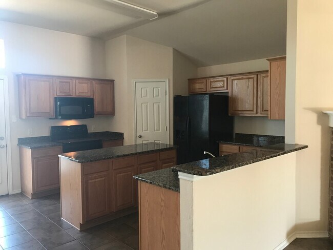 Building Photo - 4/2/2 Fenced yard NORTH LONGVIEW