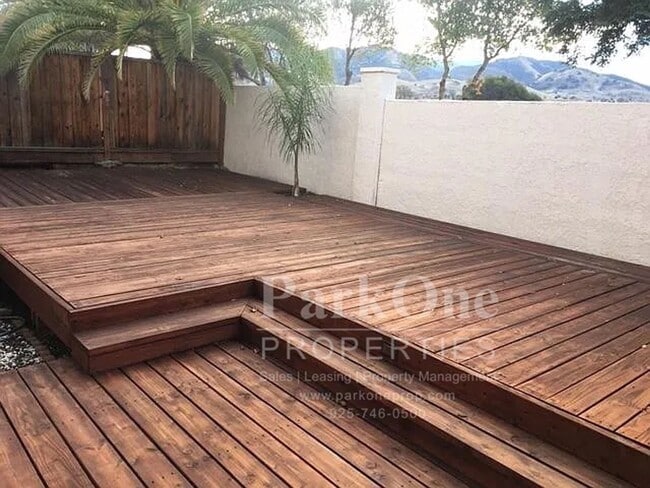 Building Photo - Nicely Updated Townhouse in Concord Availb...