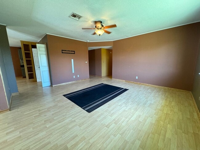 Building Photo - 3BR/2BA/1CG, 1489 sq.ft. rental in Huachuca City, AZ