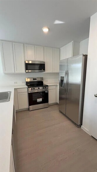 Building Photo - 331 Parkin Ct