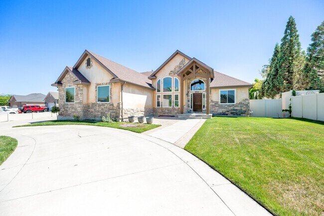 Building Photo - 4333 Park Hollow Ln