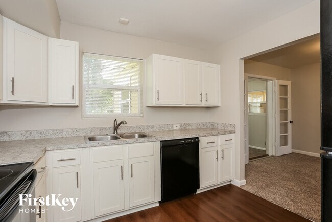 Building Photo - 262 Claudia Dr