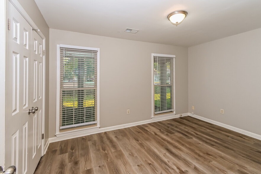 Building Photo - 861 White Pine Dr