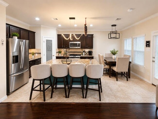 Building Photo - 313 Briar Park Dr