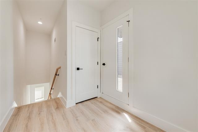 Building Photo - 2038 N Prairie Ave