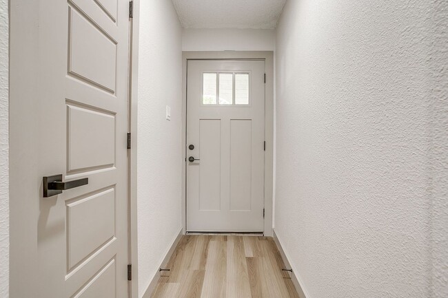 Building Photo - Amazing Modern- 3 Bedroom, 2 Bath Ready for New Tenants- Burleson ISD- 76028