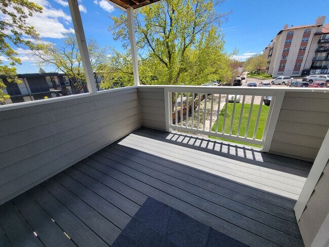 Building Photo - Adorable and Sunny One Bedroom Apartment near CU in Central Boulder