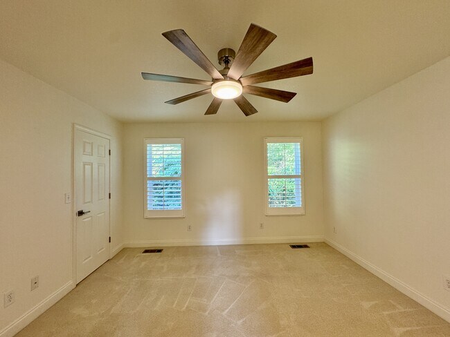 Building Photo - 220 Konawa Ln