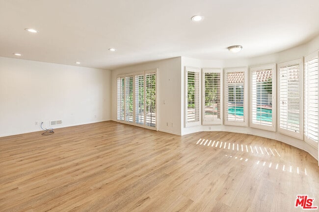 Building Photo - 158 S Anita Ave