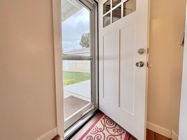 Building Photo - Renovated 3 Bed Home with Huge Yard & 2-Car Garage