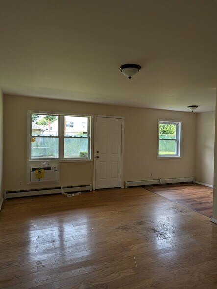Building Photo - 5B Hemlock Dr