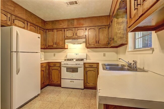 Building Photo - 2492 Whitehead Pl Dr